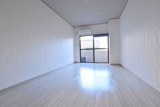 �y�����E���r���O�z�@