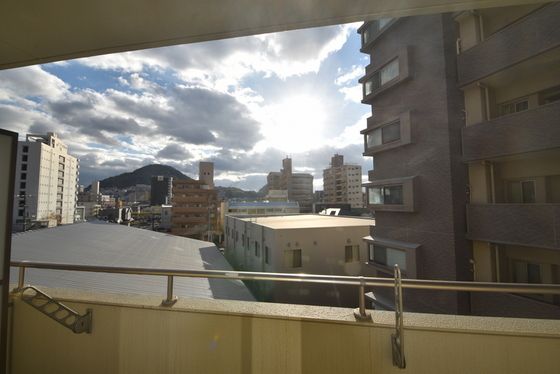 �y���]�z�@