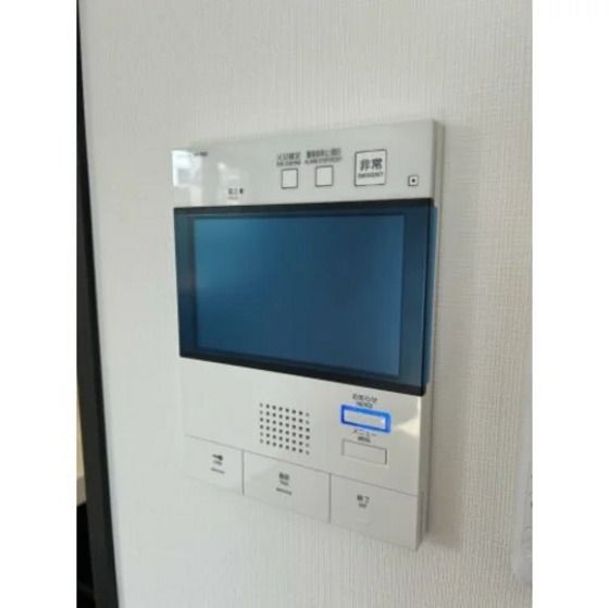 �y�Z�L�����e�B�z�@