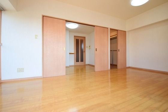 �y�����E���r���O�z�@