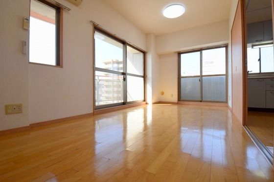 �y�����E���r���O�z�@