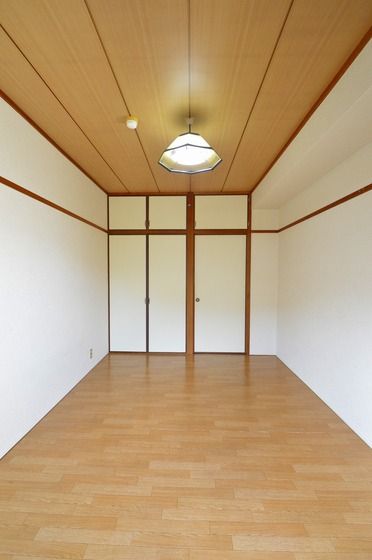 �y�����E���r���O�z�@