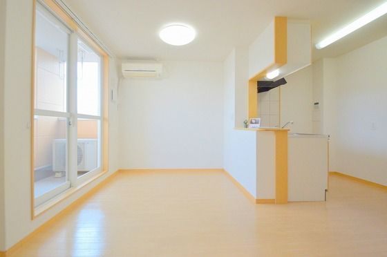 �y�����E���r���O�z�@