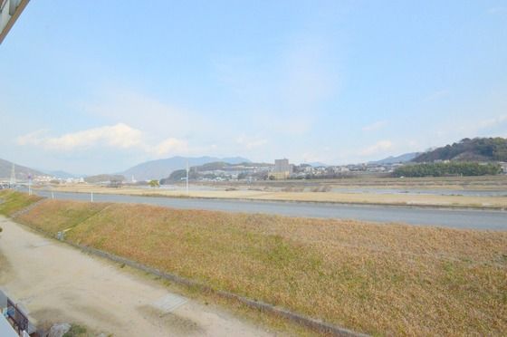 �y���]�z�@