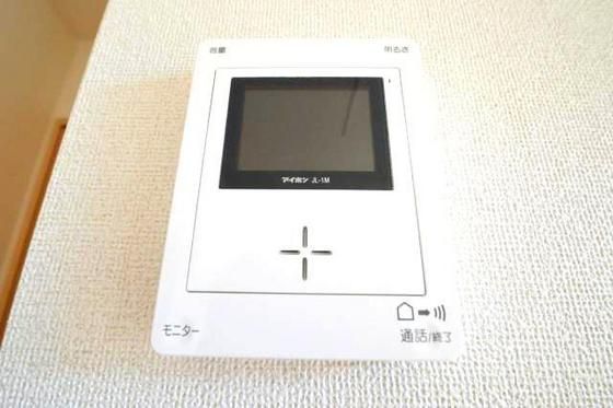 �y�Z�L�����e�B�z�@