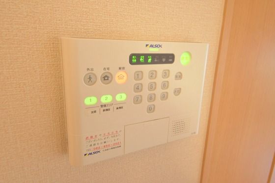 �y�Z�L�����e�B�z�@