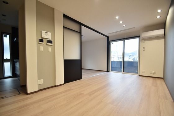 �y�����E���r���O�z�@