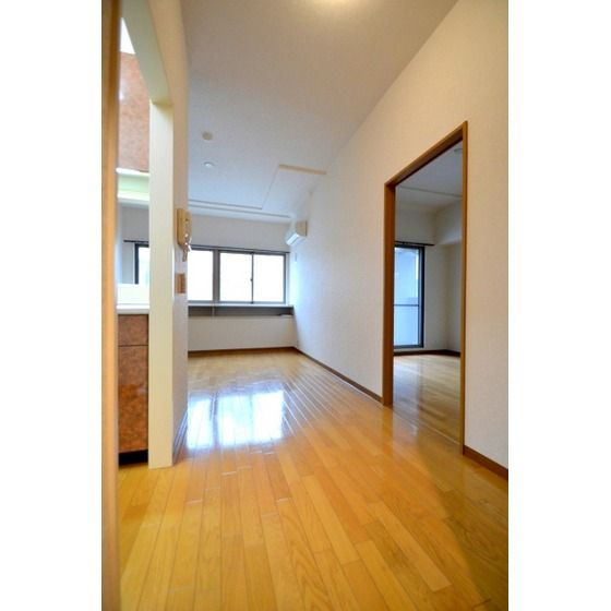 �y�����E���r���O�z�@