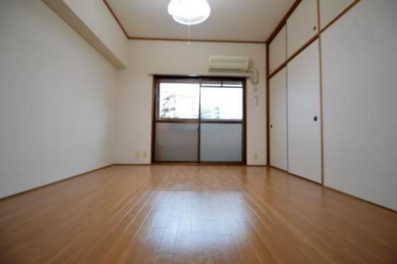 �y�����E���r���O�z�@