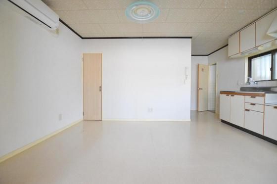 �y�����E���r���O�z�@