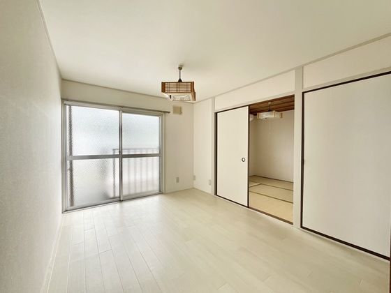 �y�����E���r���O�z�@