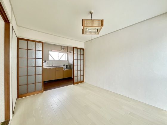 �y�����E���r���O�z�@