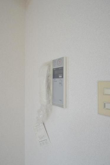 �y�Z�L�����e�B�z�@