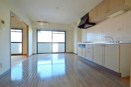 �y�����E���r���O�z�@