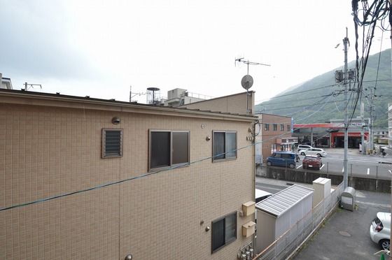 �y���]�z�@