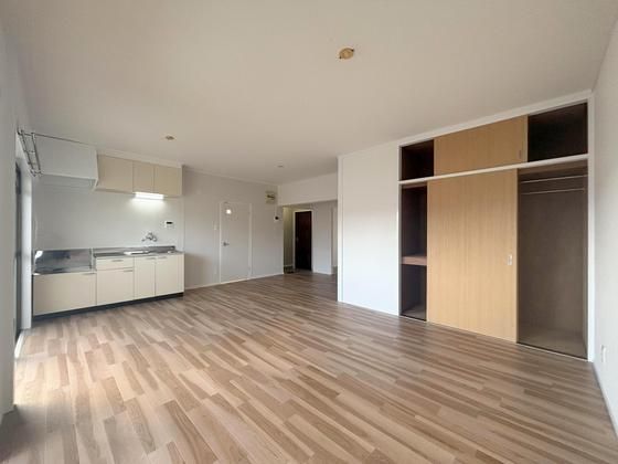 �y�����E���r���O�z�@