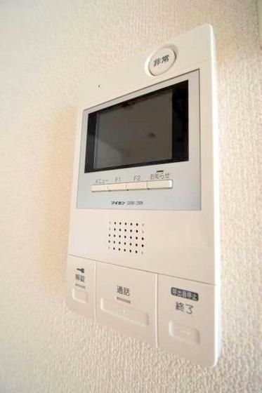 �y�Z�L�����e�B�z�@