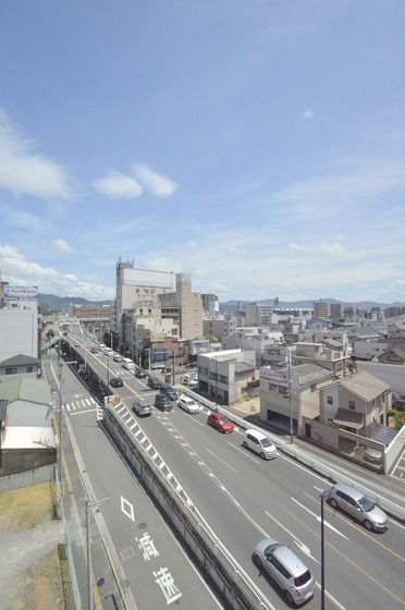 �y���]�z�@