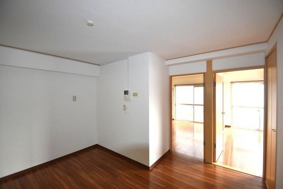 �y�����E���r���O�z�@