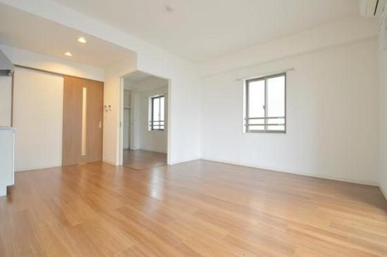 �y�����E���r���O�z�@