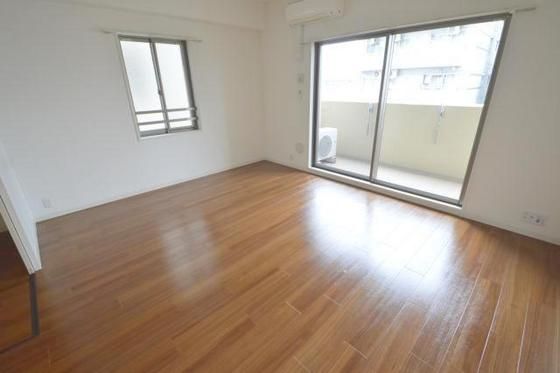 �y�����E���r���O�z�@