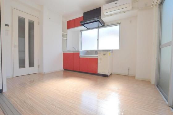 �y�����E���r���O�z�@�A�N�Z���g�J���[�̃I�V�����ȃL�b�`��