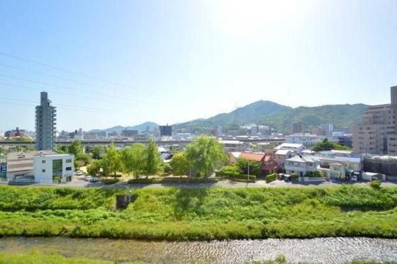 �y���]�z�@