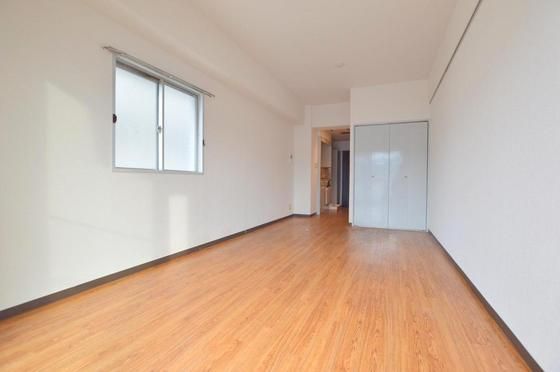 �y�����E���r���O�z�@