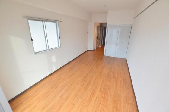 �y�����E���r���O�z�@