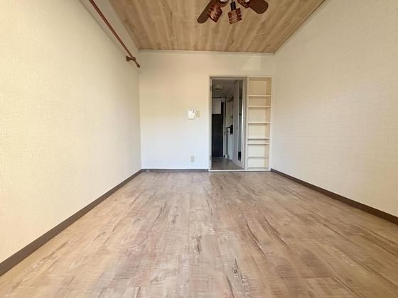 �y�����E���r���O�z�@