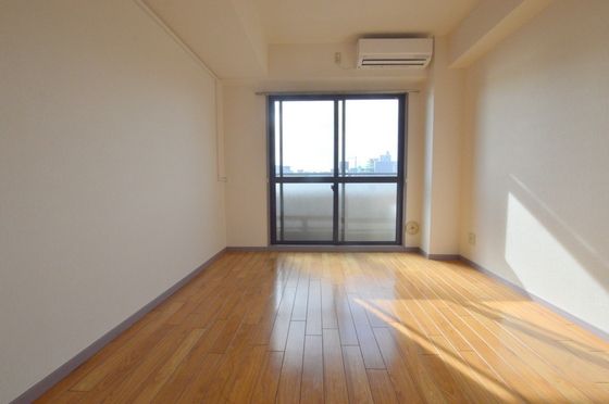 �y�����E���r���O�z�@