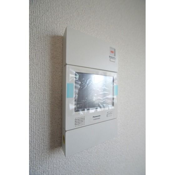 �y�Z�L�����e�B�z�@