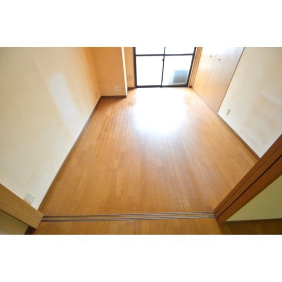 �y�����E���r���O�z�@