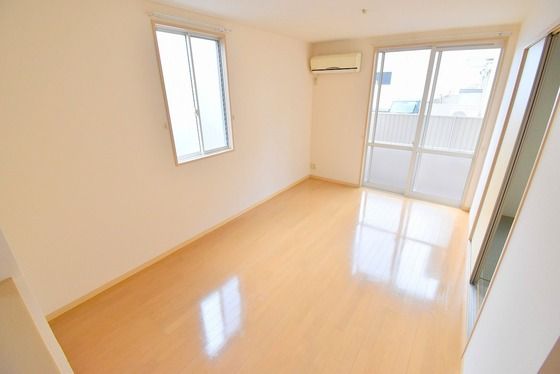 �y�����E���r���O�z�@