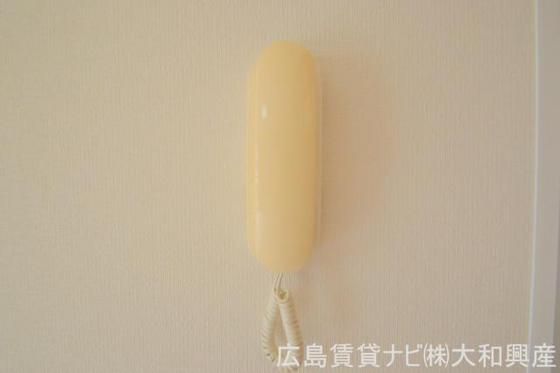 �y�Z�L�����e�B�z�@