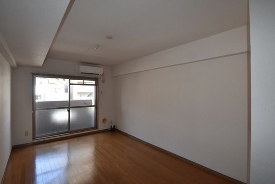 �y�����E���r���O�z�@