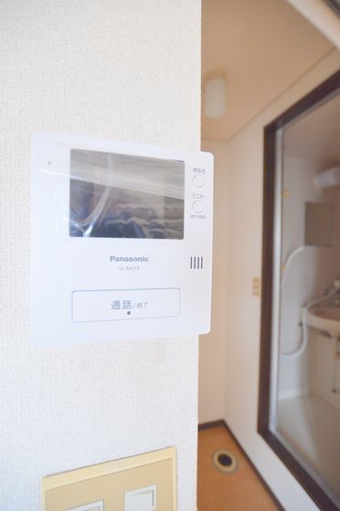 �y�Z�L�����e�B�z�@