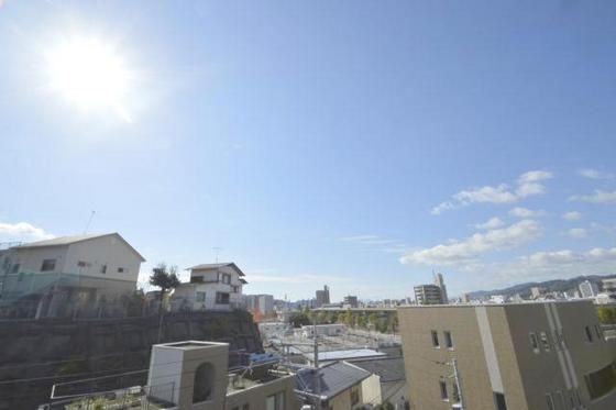 �y���]�z�@