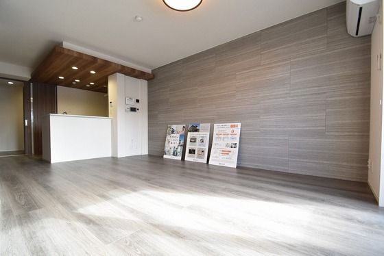 �y�����E���r���O�z�@