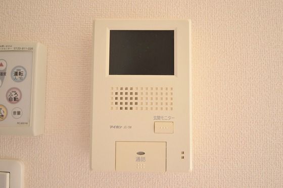 �y�Z�L�����e�B�z�@