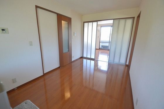 �y�����E���r���O�z�@