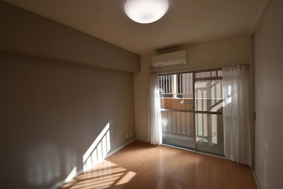 �y�����E���r���O�z�@