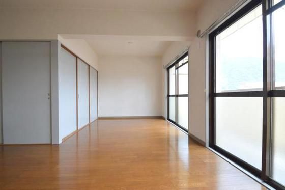 �y�����E���r���O�z�@