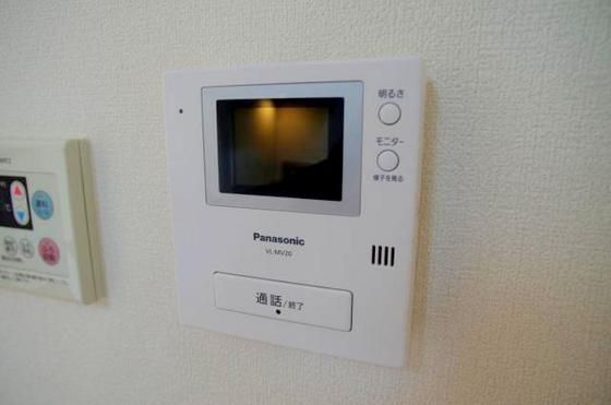 �y�Z�L�����e�B�z�@