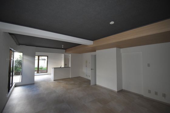 �y�����E���r���O�z�@