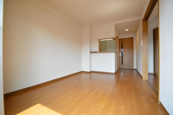 �y�����E���r���O�z�@