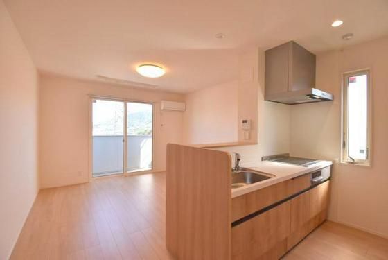 �y�����E���r���O�z�@