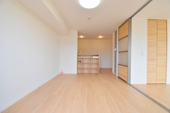 �y�����E���r���O�z�@