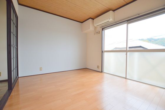 �y�����E���r���O�z�@