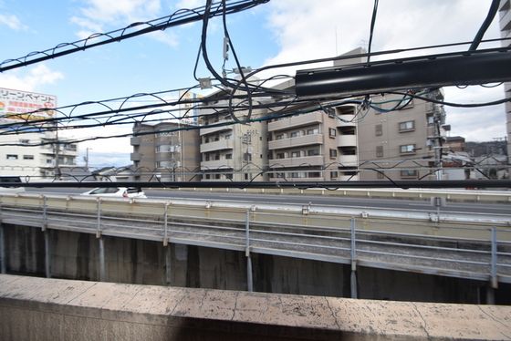 �y���]�z�@